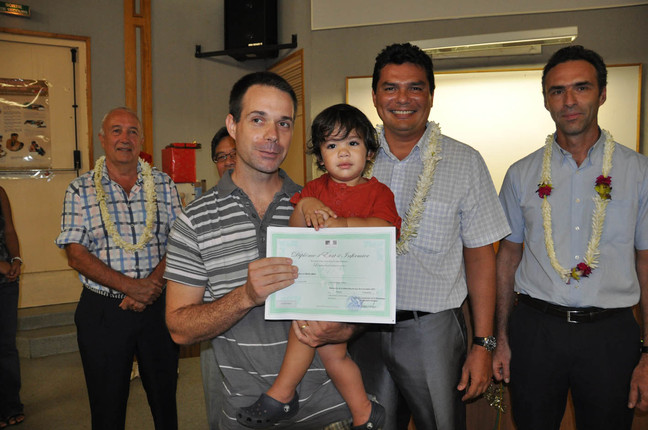 Remise des Diplômes d'Etat d'infirmier aux 17 lauréats de la session octobre et novembre 2010