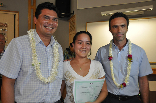 Remise des Diplômes d'Etat d'infirmier aux 17 lauréats de la session octobre et novembre 2010