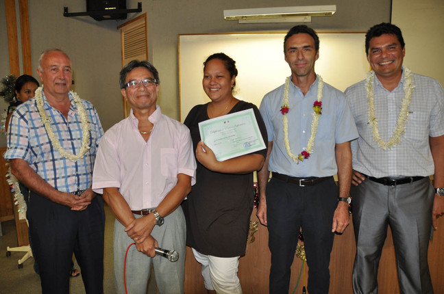 Remise des Diplômes d'Etat d'infirmier aux 17 lauréats de la session octobre et novembre 2010