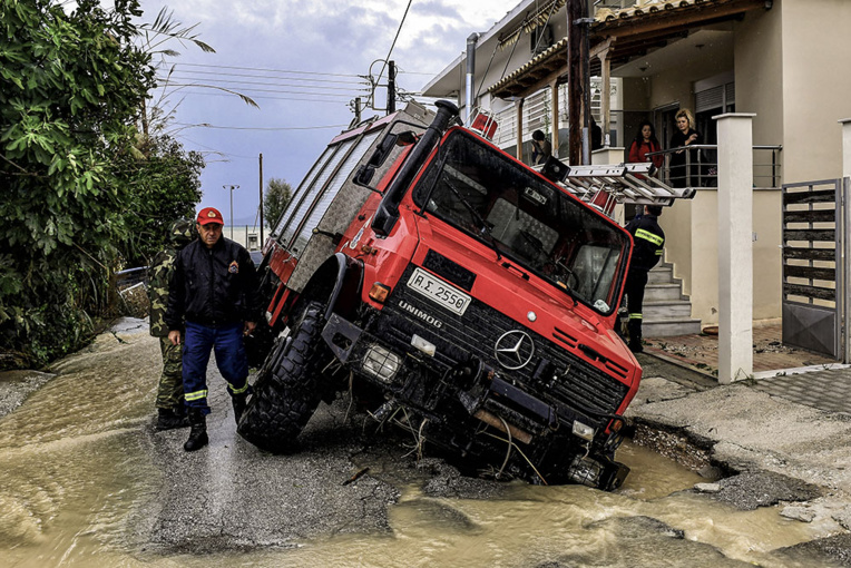 Grèce: le passage d'un "médicane" laisse trois disparus et des inondations Grèce: le passage d'un "médicane" laisse trois disparus et des inondations