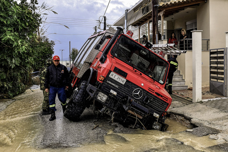 Grèce: le passage d'un "médicane" laisse trois disparus et des inondations