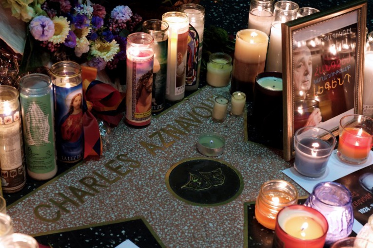 La disparition d'Aznavour pleurée à travers le monde La disparition d'Aznavour pleurée à travers le monde