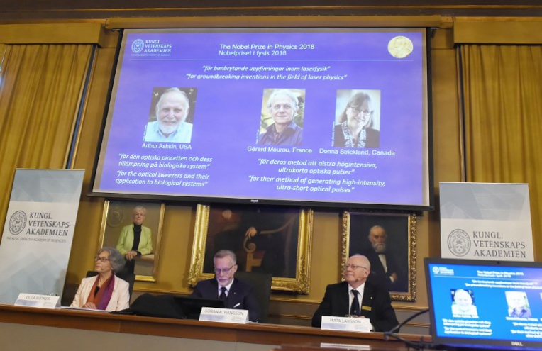 Le prix Nobel de physique à trois pionniers des lasers, dont un Français