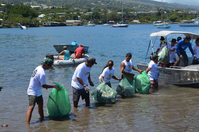 EN BREF - l'AS Tefana organise un nettoyage de la baie de Vaitupa