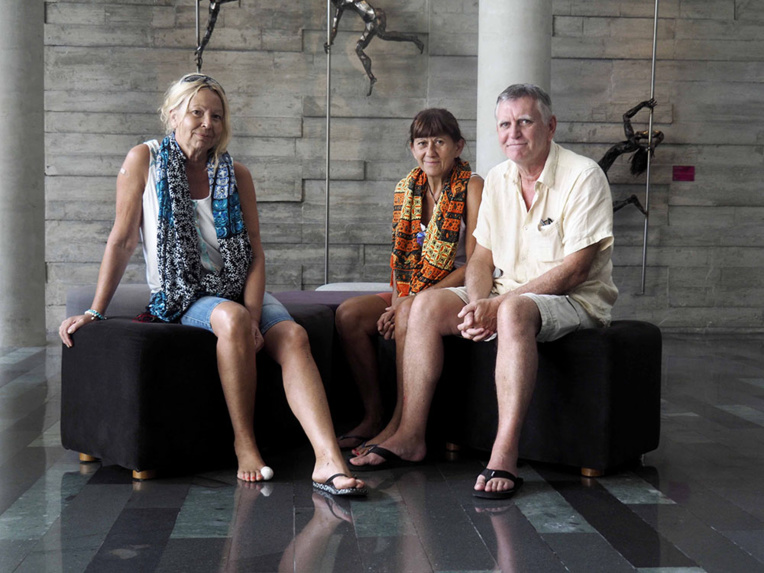 "On s'est cramponnés à un arbre", raconte un Français survivant du tsunami des Célèbes