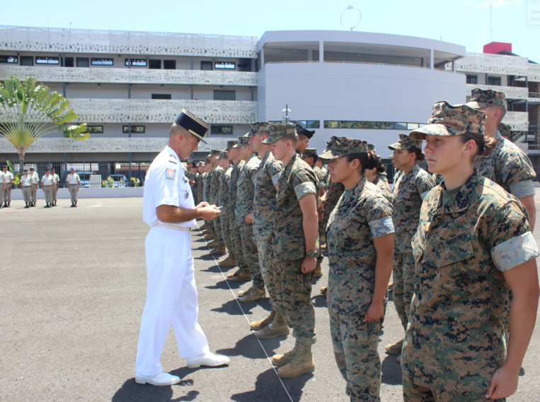 Les Marines américains ont reçu symboliquement le patch créé spécialement pour l'exercice Koa Moana.