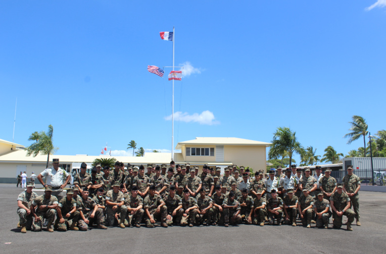 Le drapeau américain flottait sur la place d'arme du Comsup.