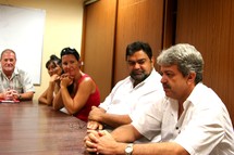 Louis Frébault, entouré de sa directrice de cabinet Valérie Bernier (à sa droite) et du nouveau directeur de l'Aviation civile de PF (à sa gauche).