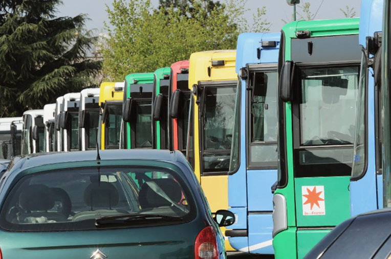 Enfant mort dans un bus en Martinique: l'autopsie confirme une déshydratation Enfant mort dans un bus en Martinique: l'autopsie confirme une déshydratation