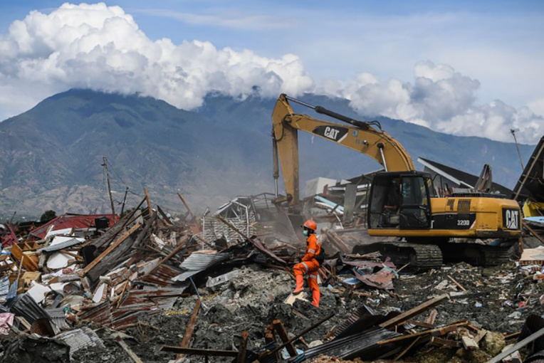 Indonésie: près de 2.000 corps découverts, les recherches se termineront jeudi