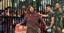 Indonésie: les équipes de sauveteurs étrangers dénoncent des entraves à leur action