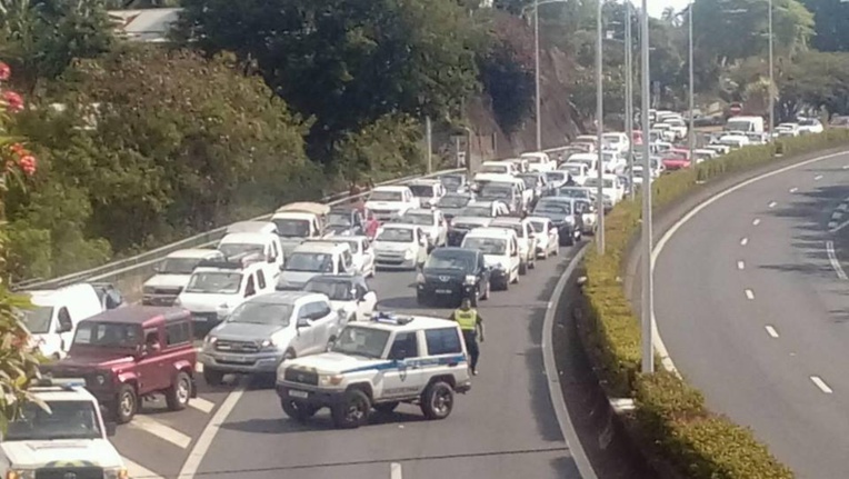 Un accident occasionne de gros embouteillages Un accident occasionne de gros embouteillages