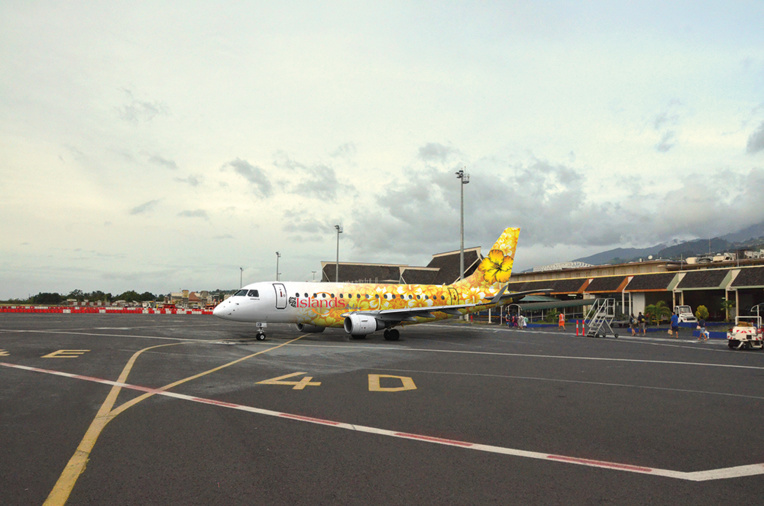 (Photomontage) Islands Airline annonce être en mesure d’opérer ses premiers vols réguliers dès la fin de l'année 2019 avec un an de retard, sous réserve de l’obtention d’une licence d’exploitation début novembre prochain.
