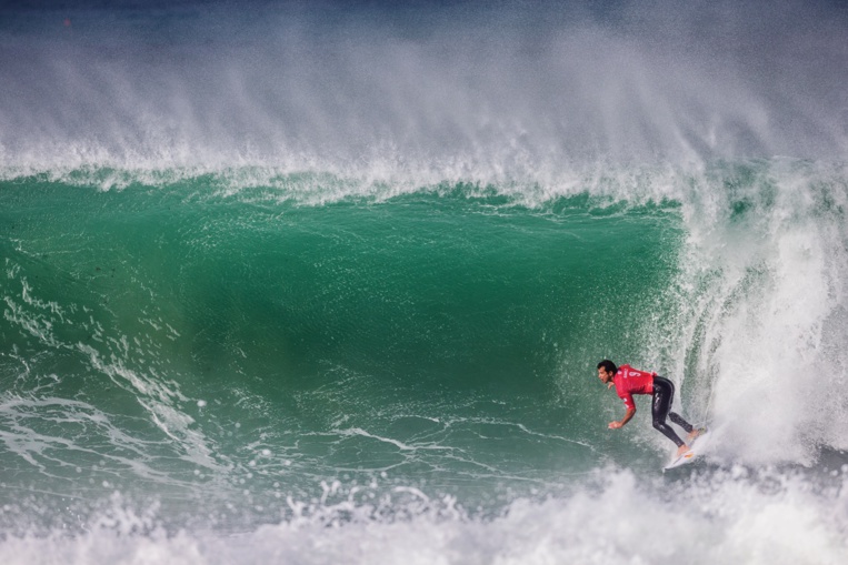 Un parcours sans faute pour l'instant au Portugal pour Michel Bourez Un parcours sans faute pour l'instant au Portugal pour Michel Bourez