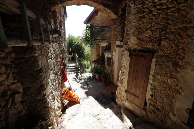 Privés de route, des habitants de Sospel obligés de randonner jusqu'à chez eux