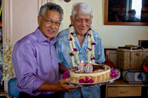 Gaston Tong Sang: Visite à M. Jean-Baptiste Ceran-Jerusalemy pour ses 90 ans