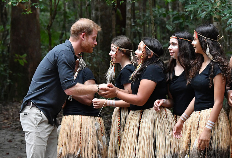 Australie: Harry chez les Aborigènes, sans Meghan