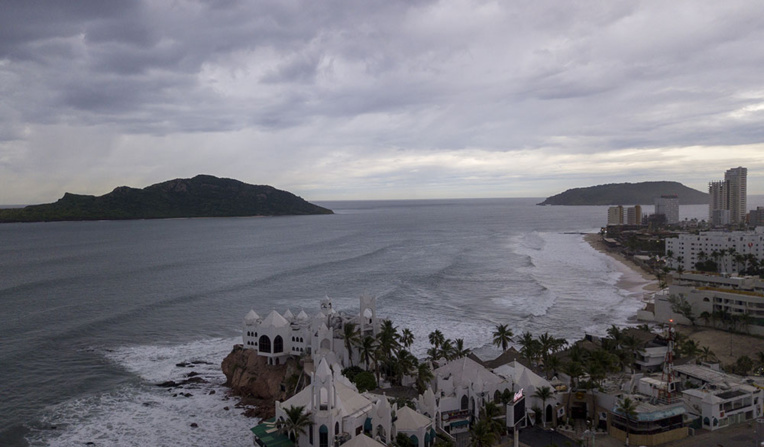 L'ouragan Willa, rétrogradé en catégorie 4, s'approche du Mexique