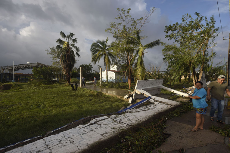 L'ouragan Willa, rétrogradé en catégorie 3, a touché les côtes mexicaines