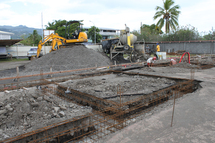 Pose de la première pierre de la salle polyvalente de Patutoa