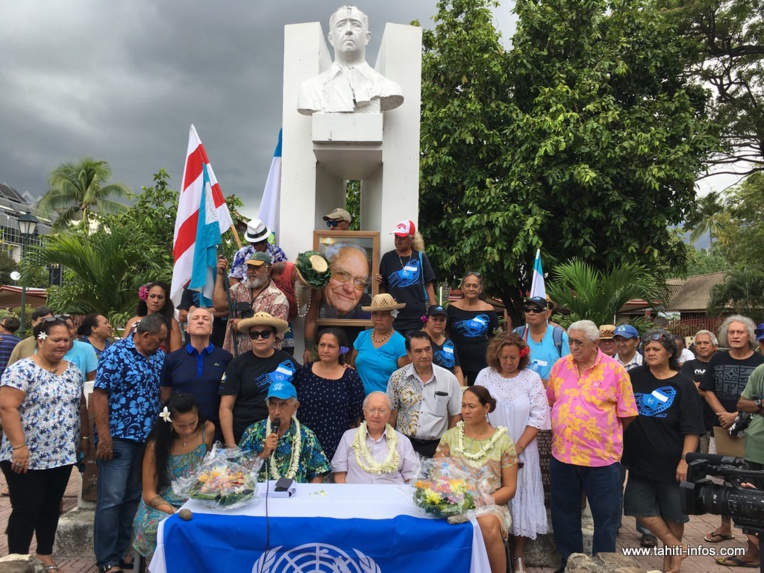 Gaston Flosse et Oscar Temaru ensemble face à la presse Gaston Flosse et Oscar Temaru ensemble face à la presse