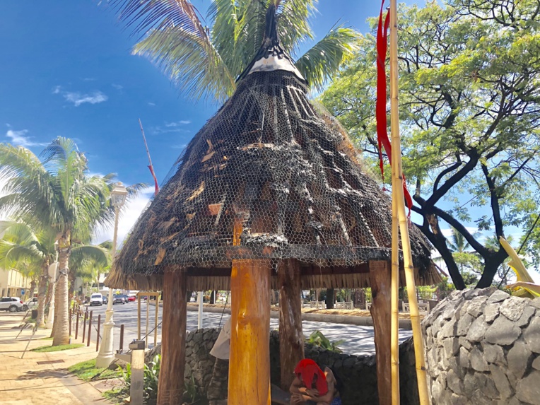 Ce samedi le fare pote'e était toujours debout, mais avait perdu de sa superbe. Ce samedi le fare pote'e était toujours debout, mais avait perdu de sa superbe.