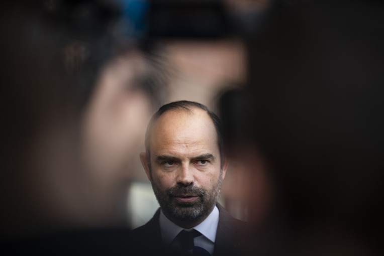 Nouvelle-Calédonie: Philippe salue la participation et le climat du référendum