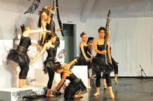 Moemoea: Danse contemporaine et traditionnelle à partir des encres de Chine de Léon Taerea