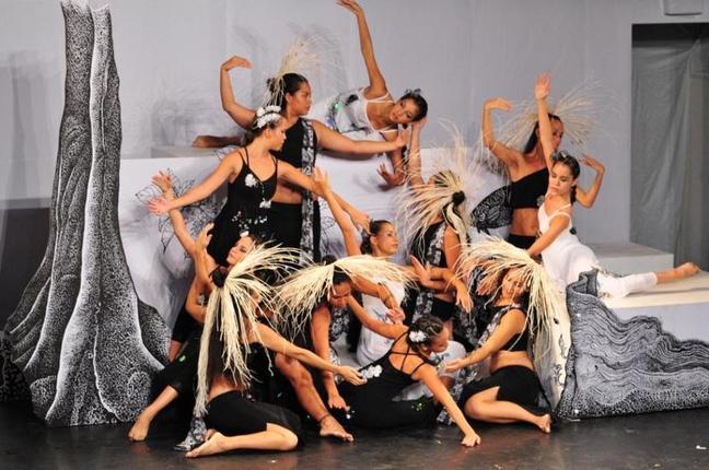 Moemoea: Danse contemporaine et traditionnelle à partir des encres de Chine de Léon Taerea