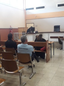 Il rêve que sa femme le trompe et la rosse