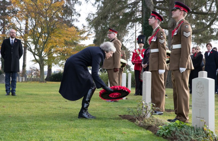 Theresa May rejoint le périple mémoriel de Macron dans la Somme Theresa May rejoint le périple mémoriel de Macron dans la Somme