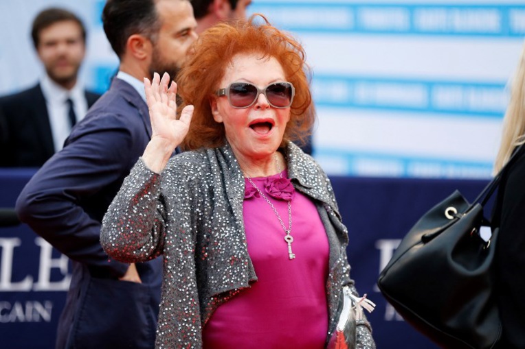 A bientôt 89 ans, Régine croque ses "gueules de nuit" préférées A bientôt 89 ans, Régine croque ses "gueules de nuit" préférées