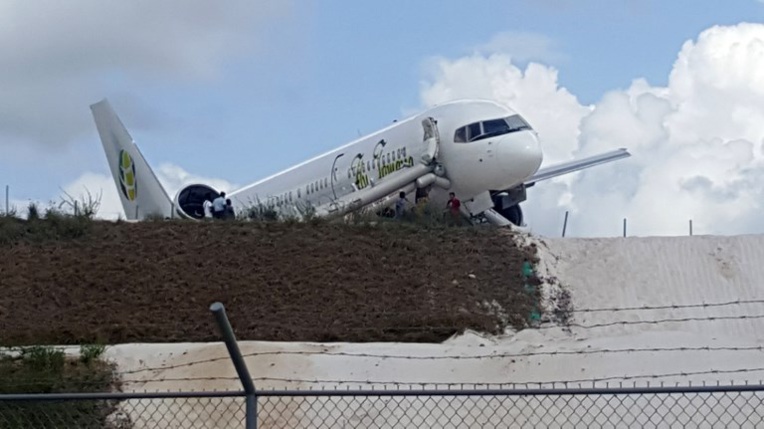 Guyana : six blessés dans l'atterrissage d'urgence d'un Boeing Guyana : six blessés dans l'atterrissage d'urgence d'un Boeing