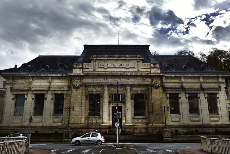 Les assises de Corrèze jugent la mère de Séréna, l'enfant "du coffre"