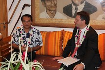 Le Secrétaire d’Etat australien R. Marles reçu à l’assemblée par T. Géros