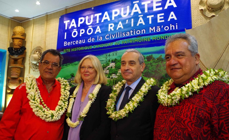 Remise du certificat d’inscription de Taputapuātea au patrimoine de l’UNESCO Remise du certificat d’inscription de Taputapuātea au patrimoine de l’UNESCO