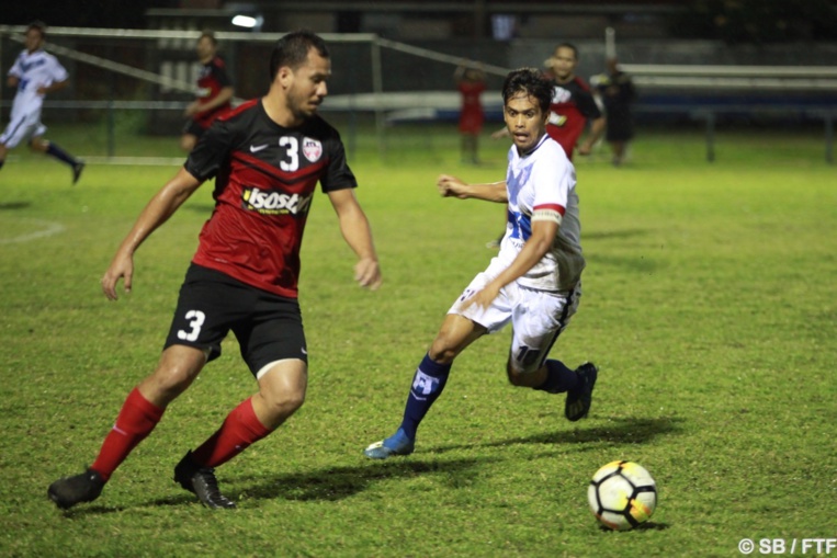Teaonui Tehau est l'actuel meilleur buteur du championnat Teaonui Tehau est l'actuel meilleur buteur du championnat