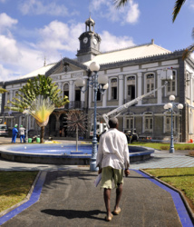 Les maires mettent en garde contre de graves difficultés outremer