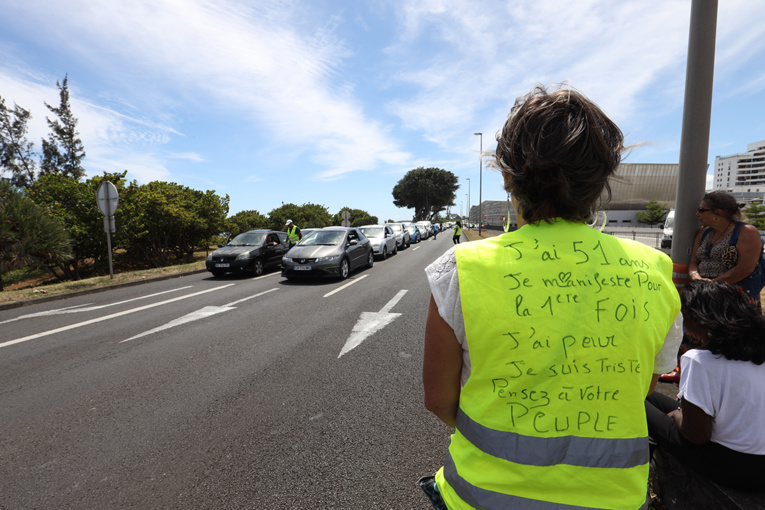 "Gilets jaunes": la Réunion secouée par une flambée de violences