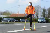 Sur une jambe et à béquilles, la course folle d'un Béarnais contre le cancer