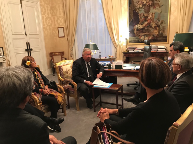 Le projet de réforme statutaire a été évoqué lors d'un entretien avec le président du Sénat, Gérard Larcher. Le projet de réforme statutaire a été évoqué lors d'un entretien avec le président du Sénat, Gérard Larcher.