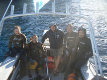 L'équipe tahitienne avec de G à D zéphyrin TARAHU, Steeve TETUANUI, Romuald Montagnon(coach) Joel DROLLET, Del LAMARTINERE (crédit photo RM)