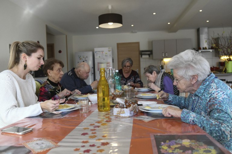 Des maisons de retraite "à taille humaine" vont bientôt essaimer en France