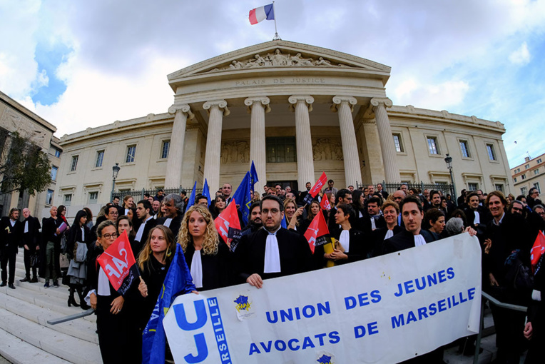 "Journée morte" des barreaux contre une réforme de la justice "illisible" et "inhumaine" "Journée morte" des barreaux contre une réforme de la justice "illisible" et "inhumaine"