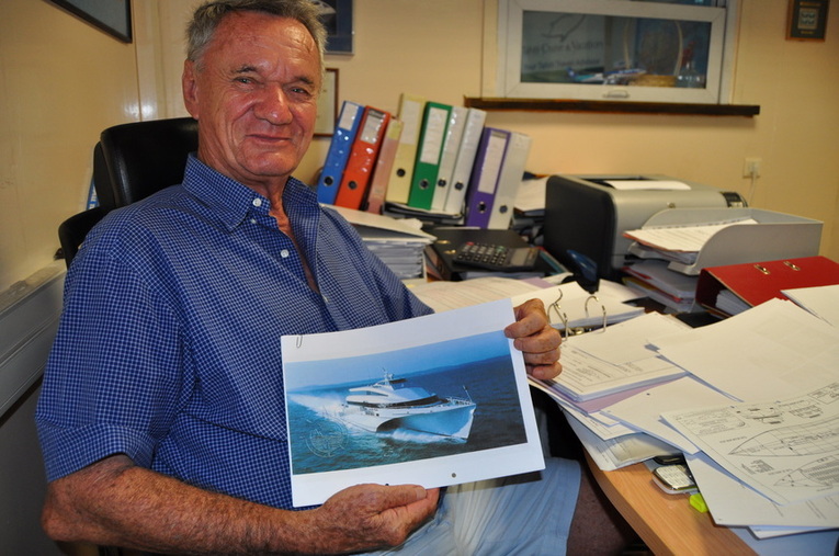 Eugène Degage présente son projet de Raromatai Express.