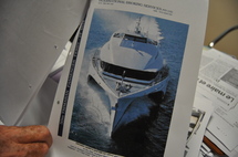 Ce trimaran bat actuellement pavillon coréen.