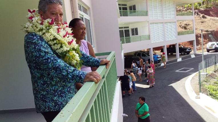 Mamie Céline a découvert, avec beaucoup d'émotion, son nouveau logement. Mamie Céline a découvert, avec beaucoup d'émotion, son nouveau logement.