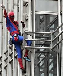 Dubaï : le Spiderman français s'attaque lundi à la plus haute tour du monde