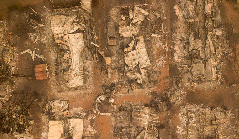 Après plus de deux semaines, l'incendie le plus meurtrier de Californie entièrement maîtrisé