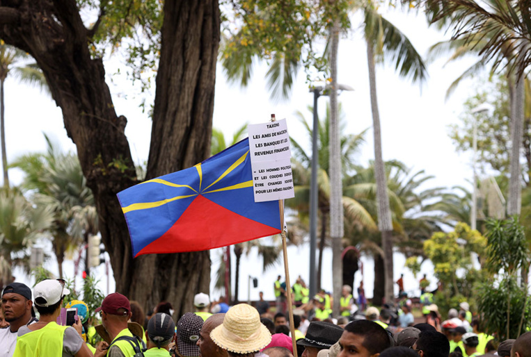 "Gilets jaunes": "risques avérés" de pénurie de produits de première nécessité à La Réunion "Gilets jaunes": "risques avérés" de pénurie de produits de première nécessité à La Réunion